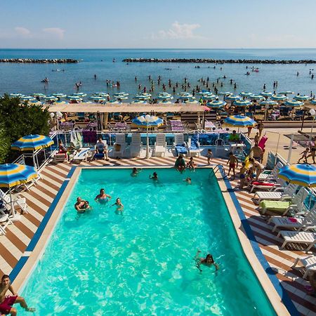 Bikini Tropicana Family Hotel Лидо-ди-Савио Экстерьер фото