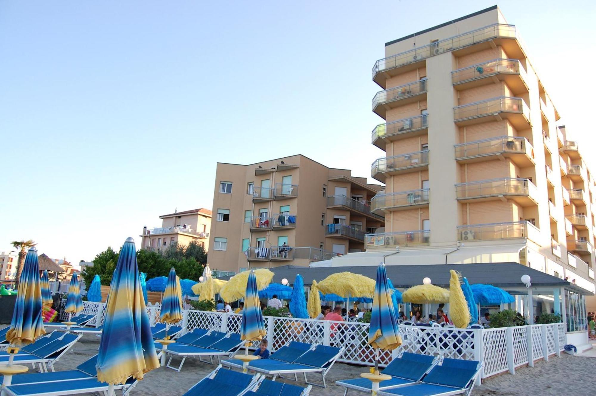 Bikini Tropicana Family Hotel Лидо-ди-Савио Экстерьер фото