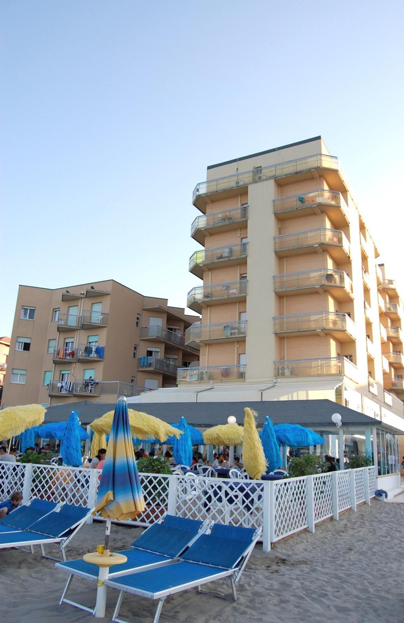 Bikini Tropicana Family Hotel Лидо-ди-Савио Экстерьер фото