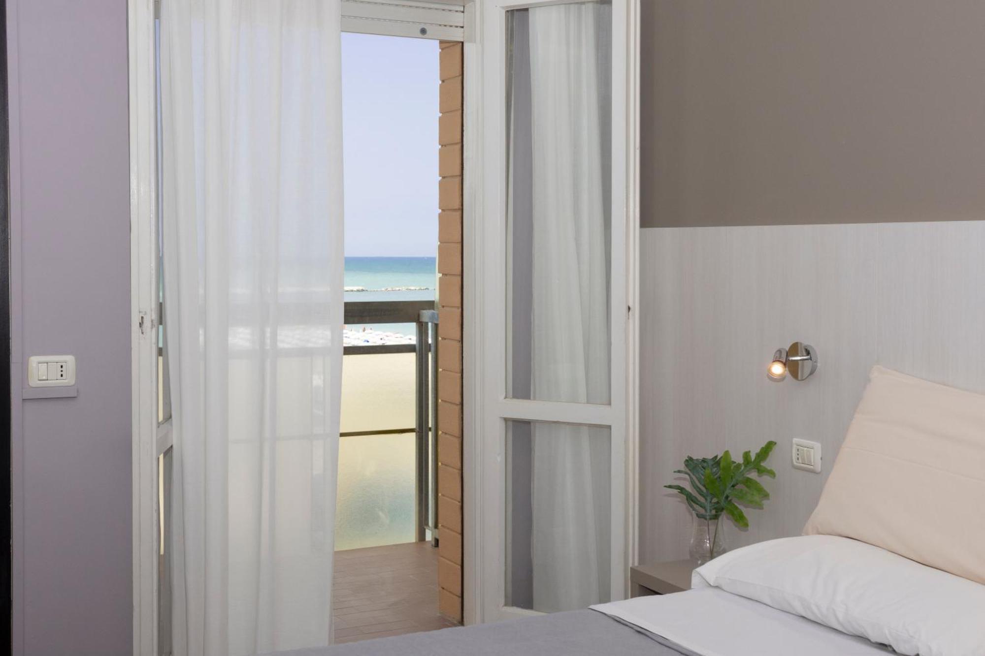 Bikini Tropicana Family Hotel Лидо-ди-Савио Экстерьер фото