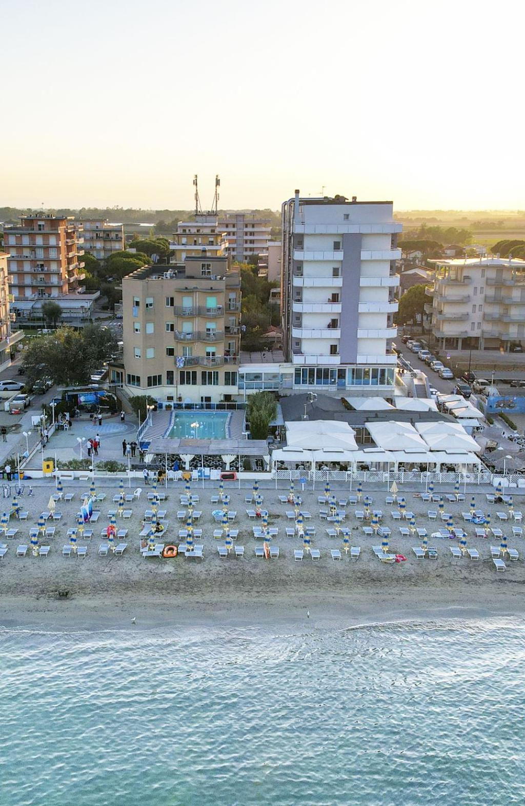 Bikini Tropicana Family Hotel Лидо-ди-Савио Экстерьер фото